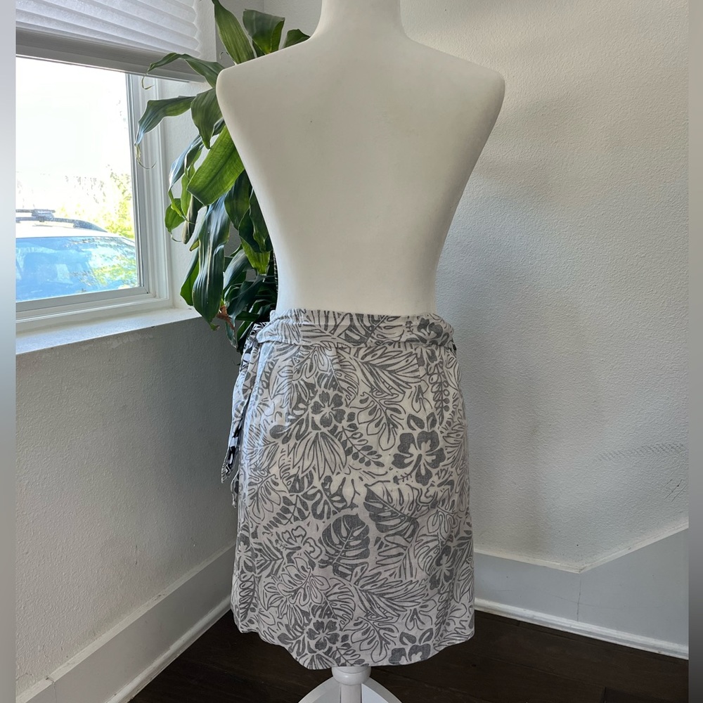 Marine Layer Size M Monaco Wrap Skirt in Black and White Floral Print - Picture 6 of 6